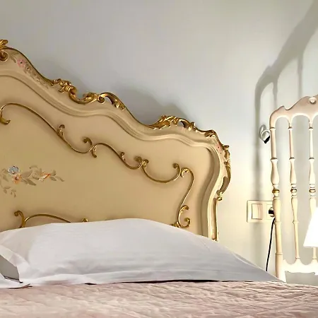 فندق مبيت وإفطار Dimora Picco 3*